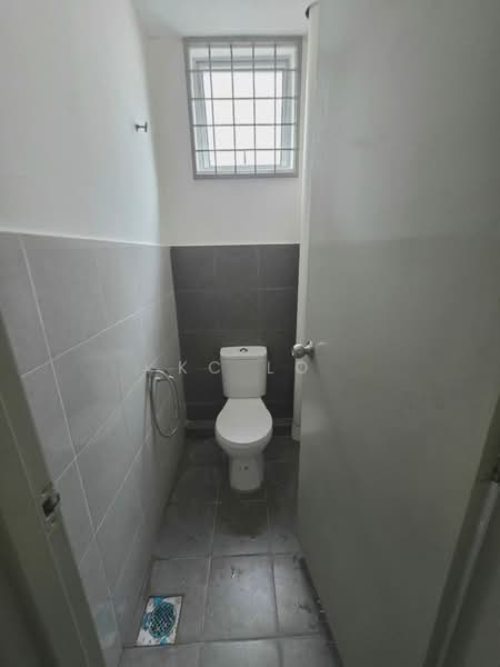Shop for Rent in Senawang (Negeri Sembilan) - KC Lo - Bathroom - PropertyGuru.com.my