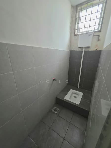 Shop for Rent in Senawang (Negeri Sembilan) - KC Lo - Bathroom - PropertyGuru.com.my