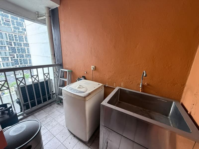 Kondominium untuk Dijual di Almaspuri - Bao Jie - Balcony - PropertyGuru.com.my