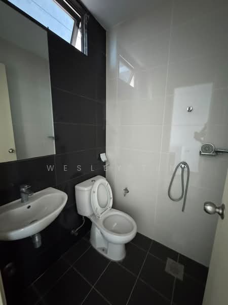 Servis Apartment untuk Dijual di Atlantis Residences (Pangsapuri Atlantis Kota Syahbandar) - Wesley Tan - Bathroom - PropertyGuru.com.my
