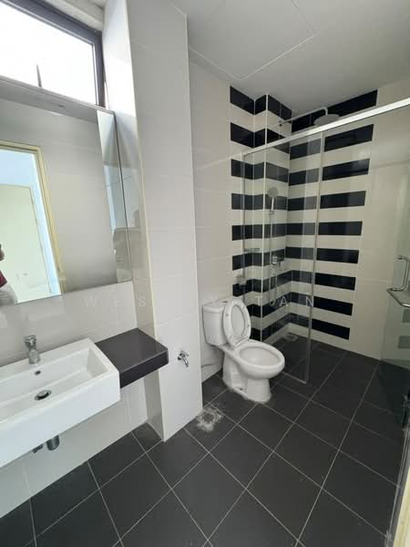 Servis Apartment untuk Dijual di Atlantis Residences (Pangsapuri Atlantis Kota Syahbandar) - Wesley Tan - Bathroom - PropertyGuru.com.my