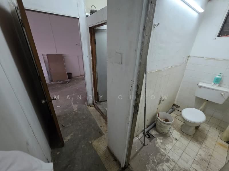 Factory for Rent in Rawang (Selangor) - Mandy Cheow - Bathroom - PropertyGuru.com.my