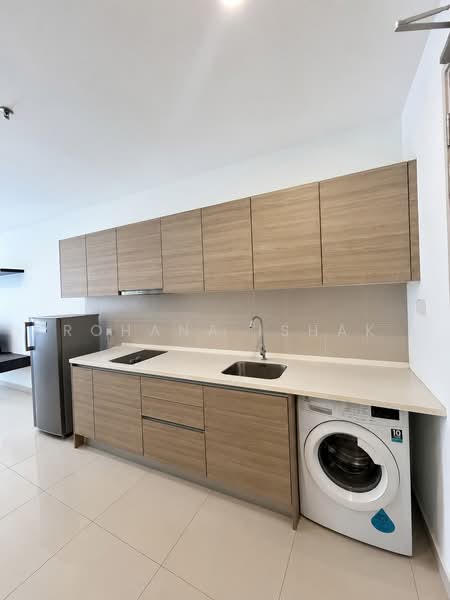 Kediaman Servis untuk Dijual di i-Suite @ i-City - Rohana Ishak - Kitchen - PropertyGuru.com.my