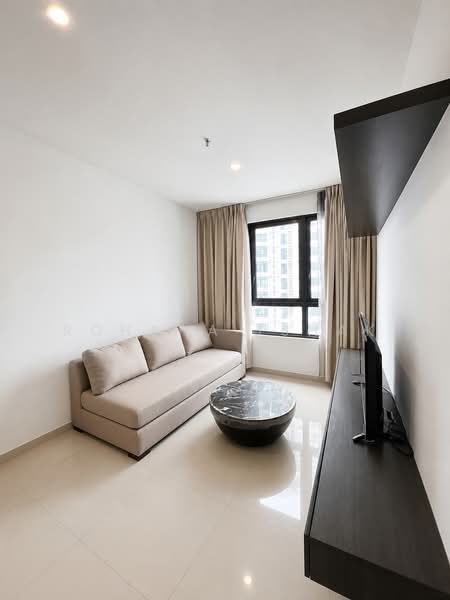 Kediaman Servis untuk Dijual di i-Suite @ i-City - Rohana Ishak - Living Room - PropertyGuru.com.my
