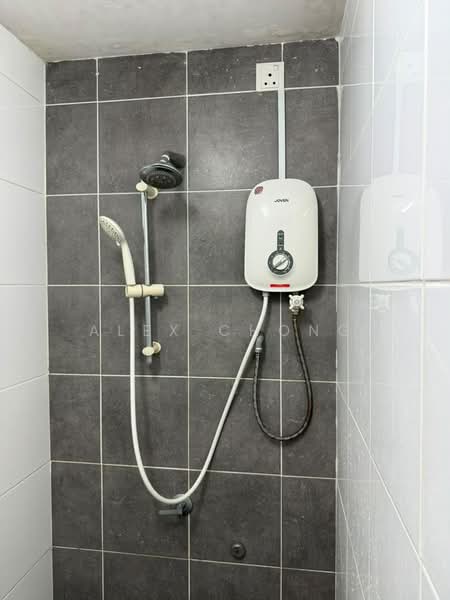 Kondominium untuk Dijual di De Centrum Residences - Alex Chong - Bathroom - PropertyGuru.com.my