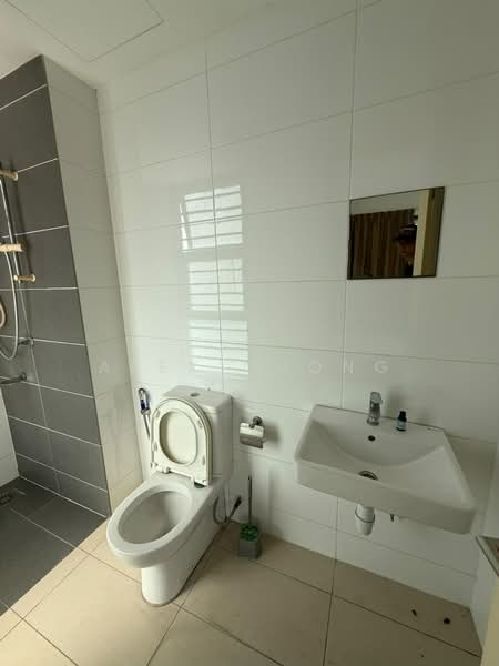 Kondominium untuk Dijual di De Centrum Residences - Alex Chong - Bathroom - PropertyGuru.com.my