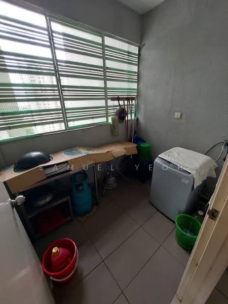 Kondominium untuk Dijual di Ocean View Residences - Samuel Yeoh - Balcony - PropertyGuru.com.my