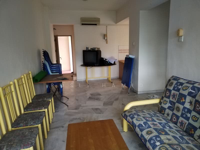 Pangsapuri untuk Dijual di Glory Beach Resort - Rosli Hamid - Living Room - PropertyGuru.com.my