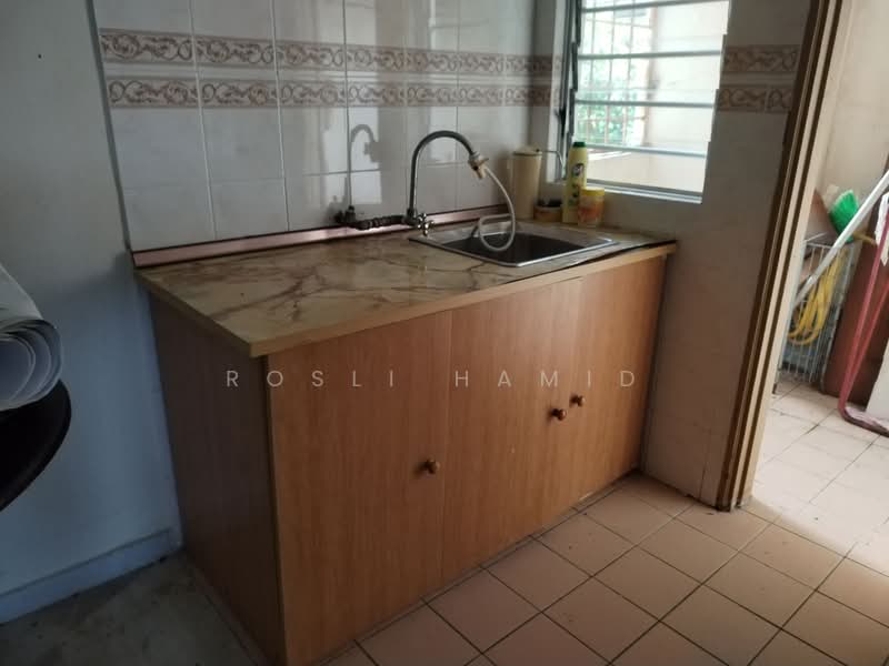 Pangsapuri untuk Dijual di Glory Beach Resort - Rosli Hamid - Kitchen - PropertyGuru.com.my