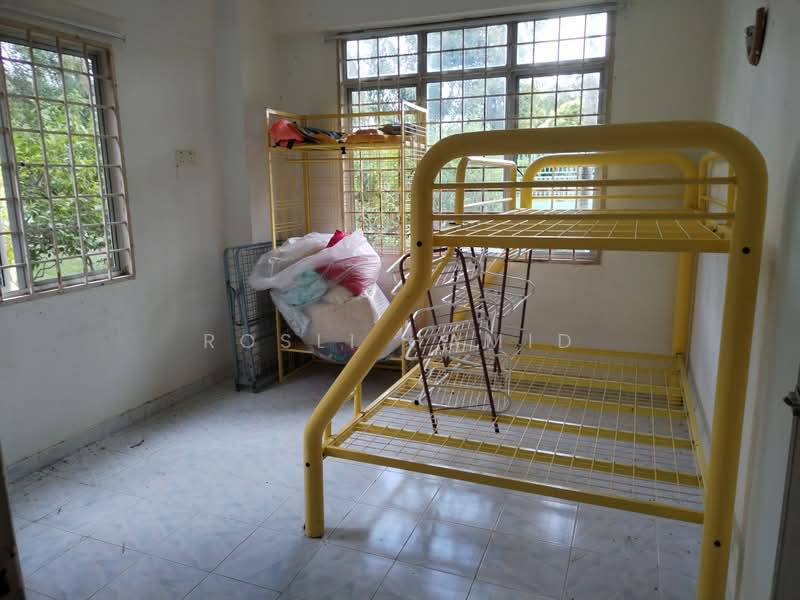 Pangsapuri untuk Dijual di Glory Beach Resort - Rosli Hamid - Bedroom - PropertyGuru.com.my