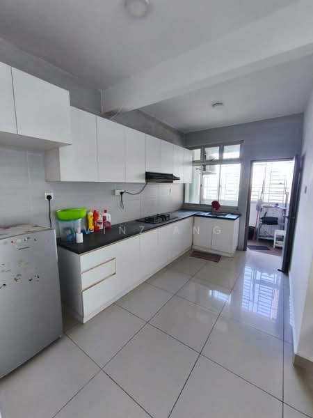Servis Apartment untuk Disewa di Larkin Heights - Vinz Ang - Kitchen - PropertyGuru.com.my