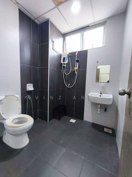 Servis Apartment untuk Disewa di Larkin Heights - Vinz Ang - Bathroom - PropertyGuru.com.my