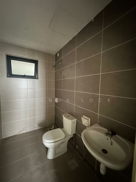 Kondominium untuk Dijual di Skyvilla @ D'Island - Amanda Lock - Bathroom - PropertyGuru.com.my