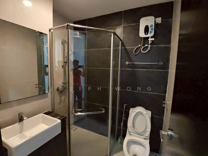 Condominium for Rent at Bay Point @ Country Garden Danga Bay - Joseph Wong - Bathroom - PropertyGuru.com.my