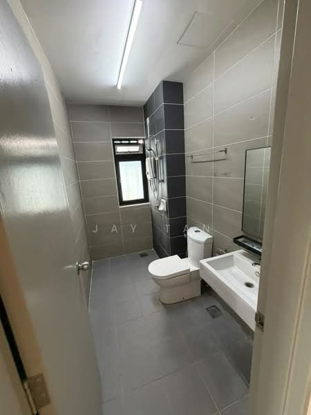 Servis Apartment untuk Disewa di HYVE - Jay Tan - Bathroom - PropertyGuru.com.my