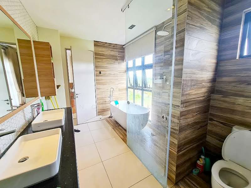 Semi-Detached House for Sale in Seksyen 9 (Kota Damansara) - Vincent Liaw - Bathroom - PropertyGuru.com.my