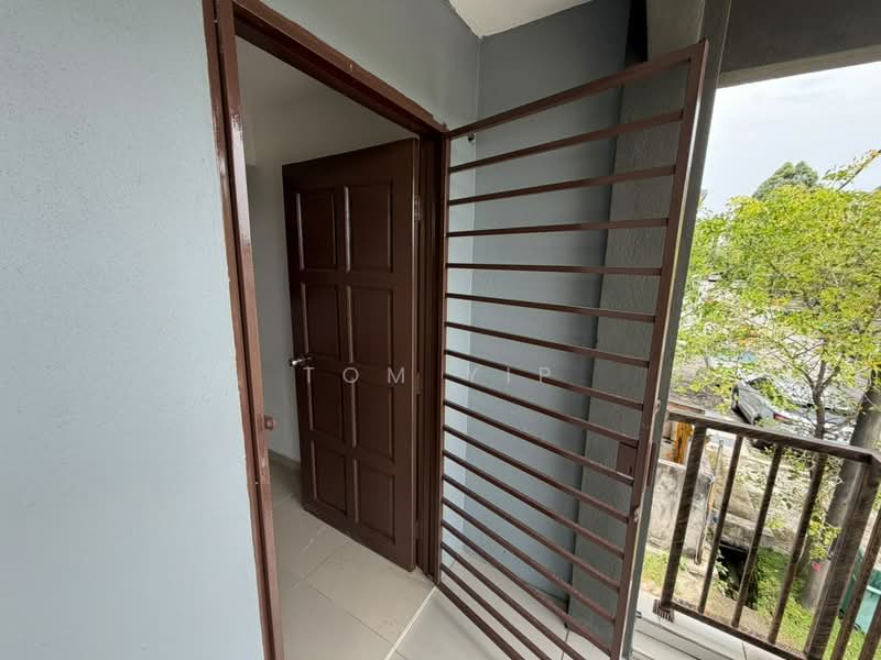 Rumah Teres 2 Tingkat untuk Dijual di Taman Velox (Rawang) - Tom Yip - Balcony - PropertyGuru.com.my