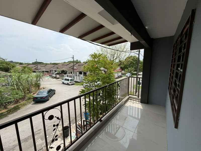 Rumah Teres 2 Tingkat untuk Dijual di Taman Velox (Rawang) - Tom Yip - Balcony - PropertyGuru.com.my