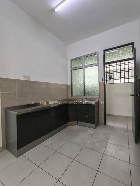 2.5-storey Terraced House for Sale in Taman Pulai Mutiara (Iskandar Puteri (Nusajaya)) - Eddy Chan - Kitchen - PropertyGuru.com.my
