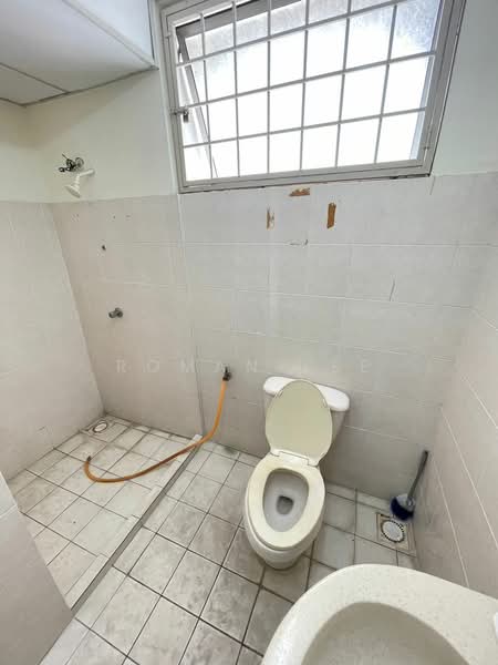 Kondominium untuk Disewa di Platinum Hill PV 5 - Roman Lee - Bathroom - PropertyGuru.com.my