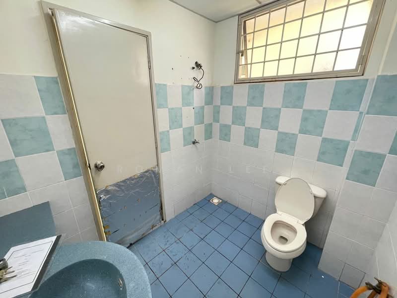 Kondominium untuk Disewa di Platinum Hill PV 5 - Roman Lee - Bathroom - PropertyGuru.com.my