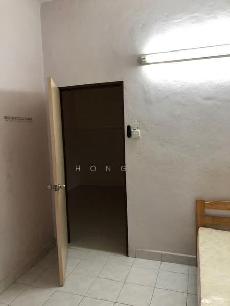 Rumah Berkembar untuk Dijual di Taman Seri Indah (Batu Maung) - Hong . - Bedroom - PropertyGuru.com.my
