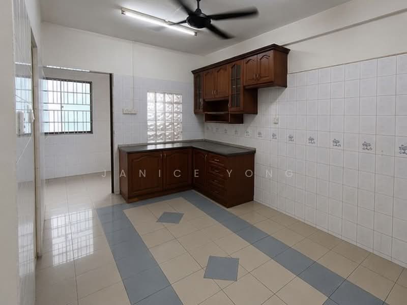 2-storey Terraced House for Sale in Taman Putri Kulai (Kulai) - Janice Yong - Kitchen - PropertyGuru.com.my