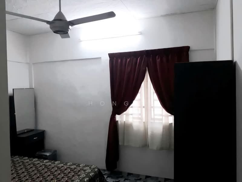 Rumah Teres 1 Tingkat untuk Dijual di Bukit Gedung (Bayan Baru) - Hong . - Bedroom - PropertyGuru.com.my