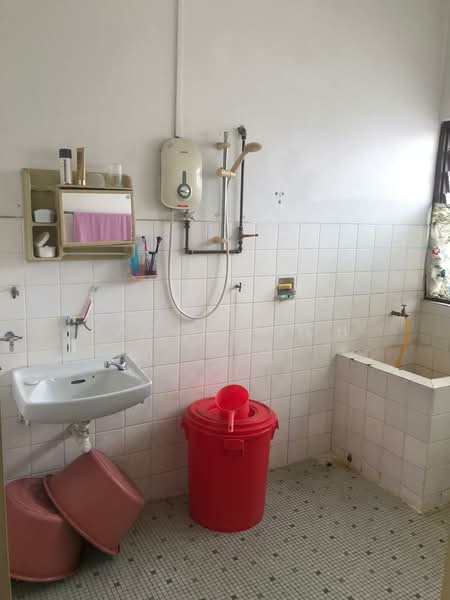 Rumah Teres untuk Dijual di Island Glades (Jelutong) - Jacky Yeoh - Bathroom - PropertyGuru.com.my
