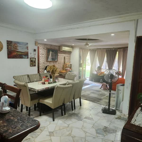 Pangsapuri untuk Dijual di Riverdale Park Apartments - Izzah Alias - Living Room - PropertyGuru.com.my