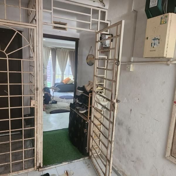 Pangsapuri untuk Dijual di Riverdale Park Apartments - Izzah Alias - Living Room - PropertyGuru.com.my