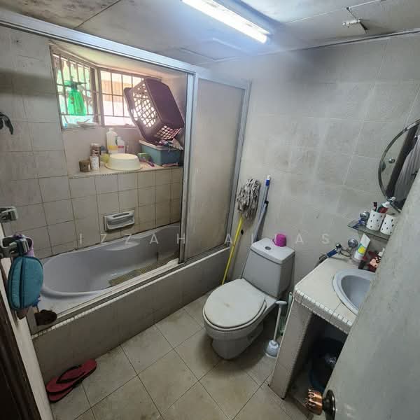 Pangsapuri untuk Dijual di Riverdale Park Apartments - Izzah Alias - Bathroom - PropertyGuru.com.my