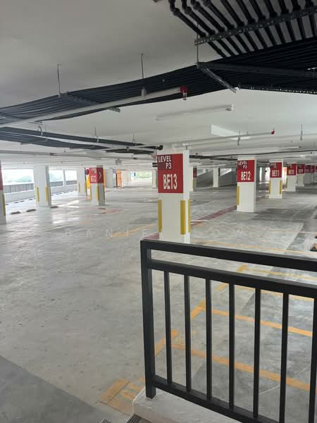 Kedai / Pejabat untuk Disewa di Puchong (Selangor) - Daniel Low - Car Park - PropertyGuru.com.my