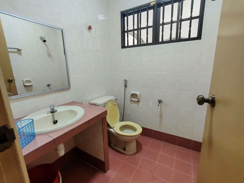 Bungalow House for Rent in Bandar Putra (Kulai) - Max Yee - Bathroom - PropertyGuru.com.my