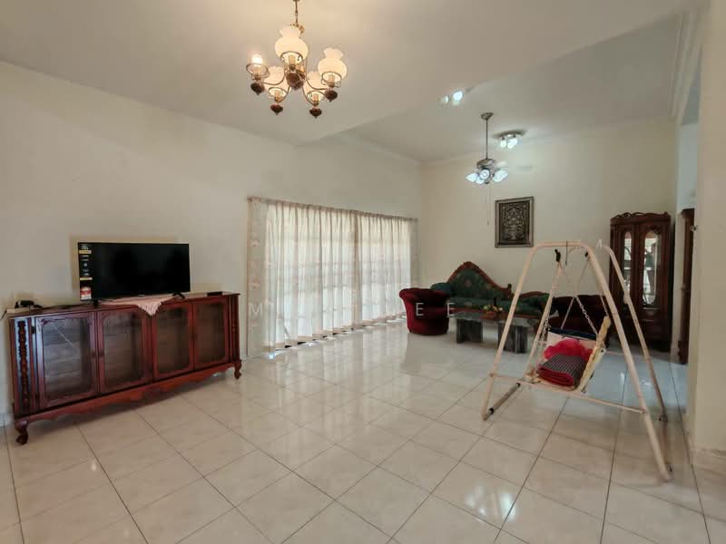 Bungalow House for Rent in Bandar Putra (Kulai) - Max Yee - Living Room - PropertyGuru.com.my