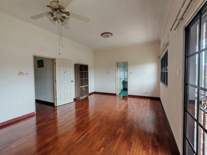 Bungalow House for Rent in Bandar Putra (Kulai) - Max Yee - Living Room - PropertyGuru.com.my