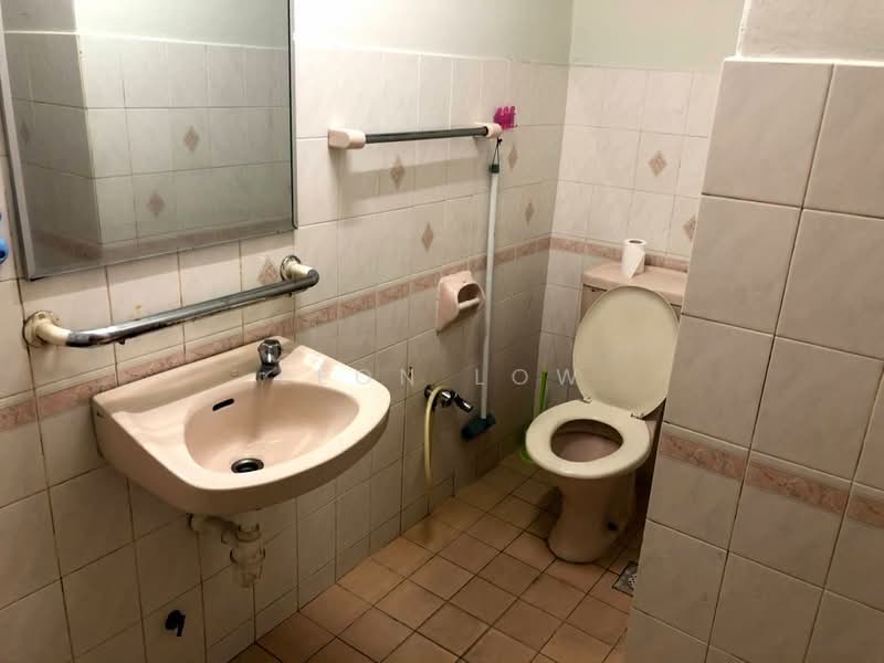 Kondominium untuk Disewa di Vista Komanwel A - Leon Low - Bathroom - PropertyGuru.com.my