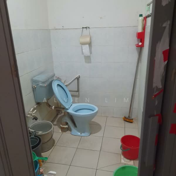 Rumah Teres 1-Tingkat untuk Dijual di Kepong Baru (Kepong) - Alven Lim - Bathroom - PropertyGuru.com.my