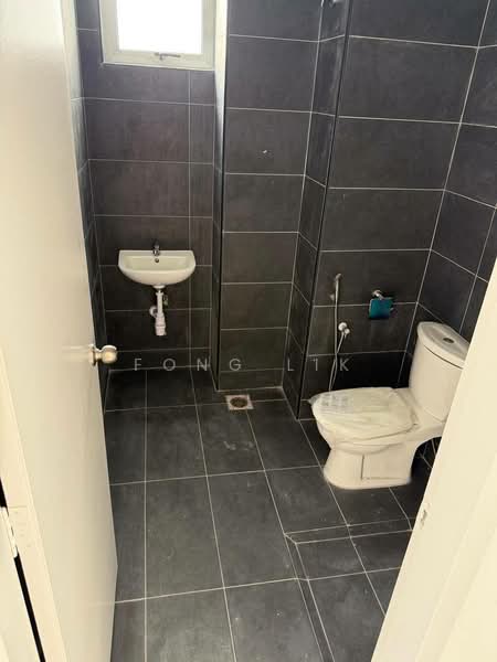Service Residence for Sale at Midas @ Seri Alam - Fong Lik - Bathroom - PropertyGuru.com.my