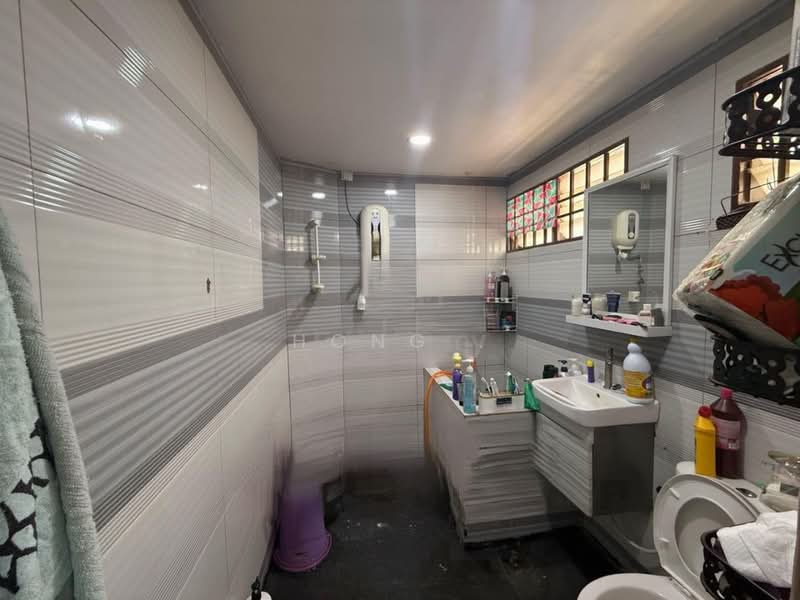 Rumah Teres 1 Tingkat untuk Dijual di Bayan Baru (Penang) - Hong . - Bathroom - PropertyGuru.com.my