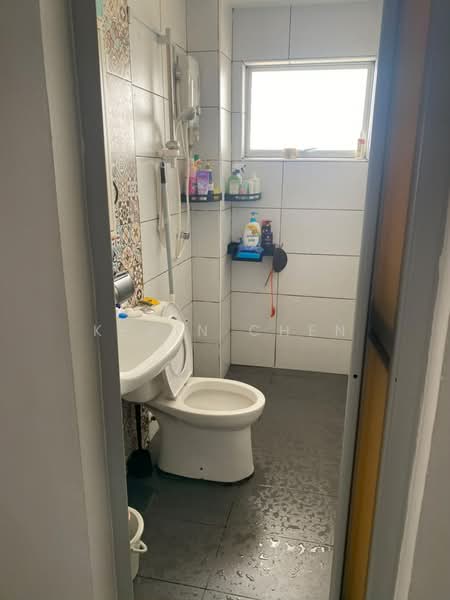 Pangsapuri untuk Dijual di Sri Bahagia Court - Kevin Chen - Bathroom - PropertyGuru.com.my
