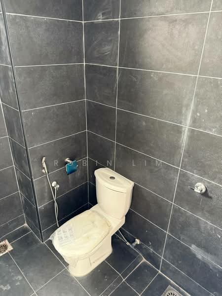 Service Residence for Sale at Midas @ Seri Alam - Robin Lim - Bathroom - PropertyGuru.com.my