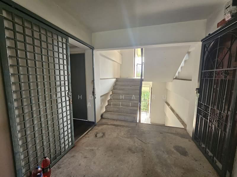 Rumah Flat untuk Dijual di Kelumpuk Cemperling - Mohd Khairul Amilin - Entrance - PropertyGuru.com.my