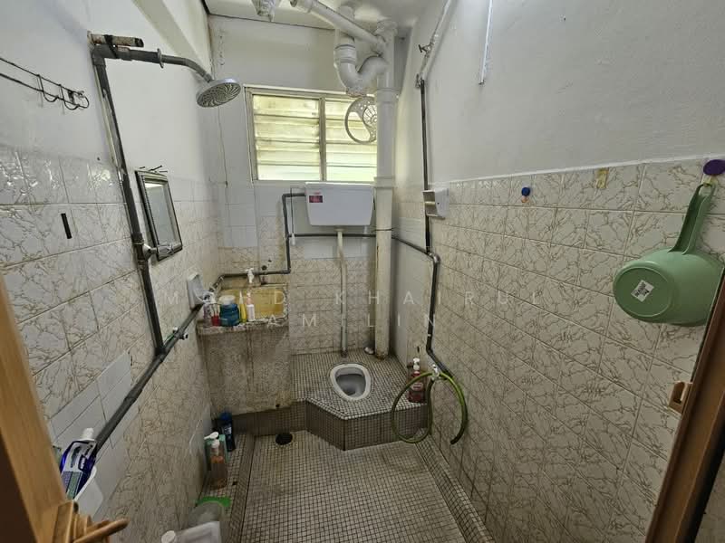 Rumah Flat untuk Dijual di Kelumpuk Cemperling - Mohd Khairul Amilin - Bathroom - PropertyGuru.com.my