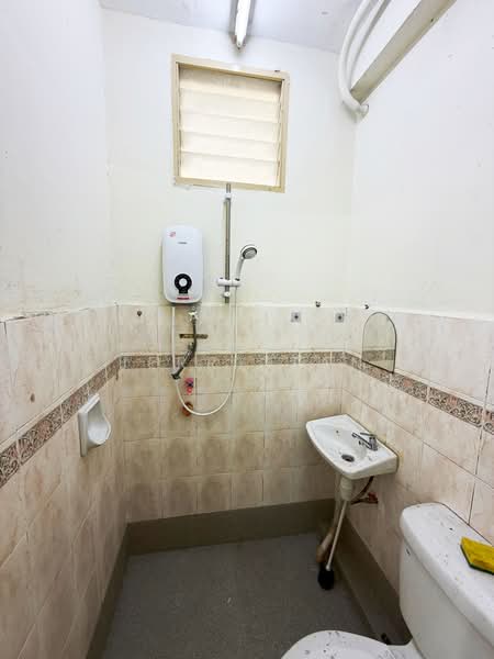 Kondominium untuk Disewa di Jay Series (Greenlane Heights Block J) - Jerry Tan - Bathroom - PropertyGuru.com.my