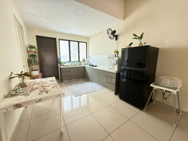 3-storey Terraced House for Sale in Rawang (Selangor) - Alice Low - Kitchen - PropertyGuru.com.my