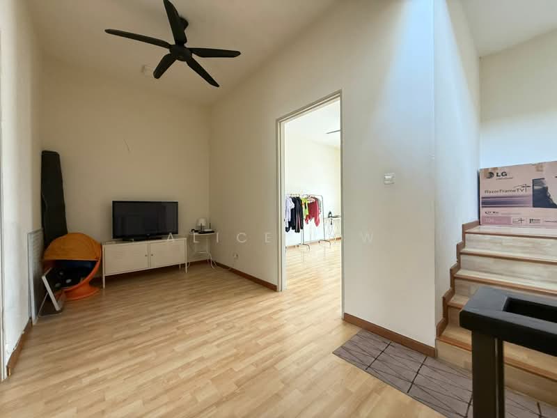 3-storey Terraced House for Sale in Rawang (Selangor) - Alice Low - Living Room - PropertyGuru.com.my