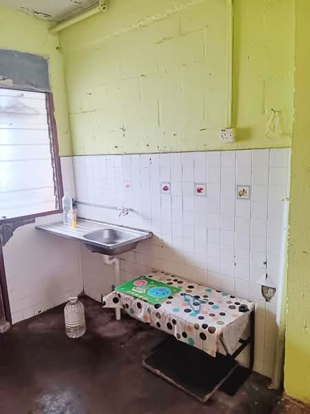 Flat for Sale at Taman Puchong Perdana - Mohd Khairul Amilin - Kitchen - PropertyGuru.com.my