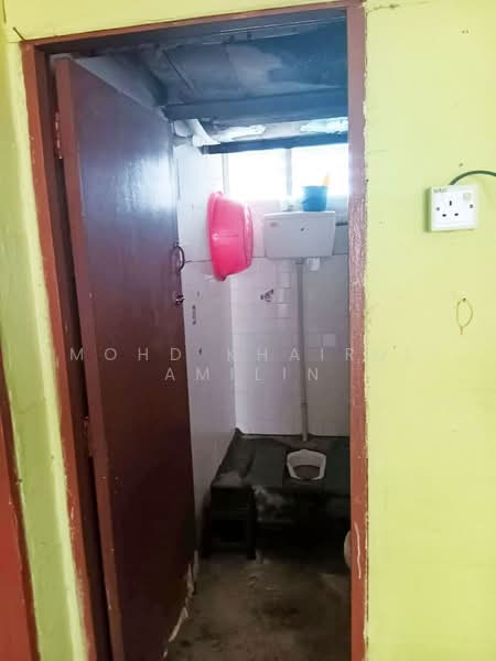 Flat for Sale at Taman Puchong Perdana - Mohd Khairul Amilin - Bathroom - PropertyGuru.com.my