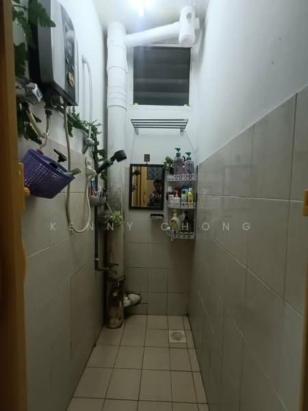 Rumah Flat untuk Dijual di Lestari Apartment - Kenny Chong - Bathroom - PropertyGuru.com.my